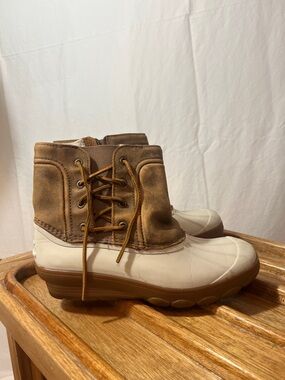Two-Tone Duck Boots in Tan and Cream womens sperry size 8